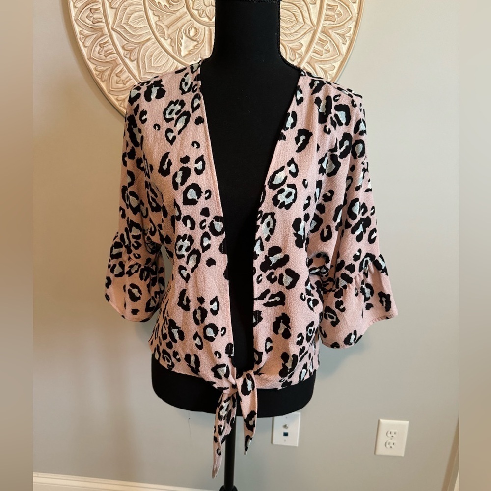 Newbury Kustom tie shrug cardigan- light pink leopard with light blue